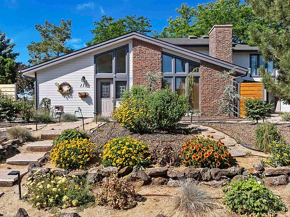3rd image of 113 Brook Dr