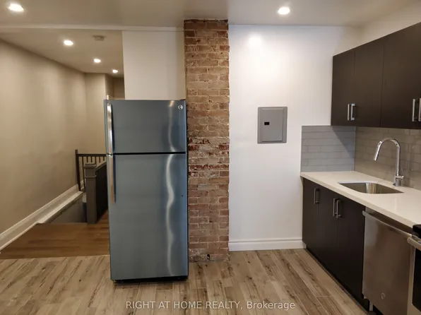 755 Dupont St #2, Toronto, ON M6G 1Z5