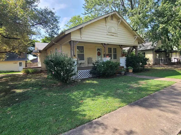 916 E Harvey Ave, Wellington, KS 67152
