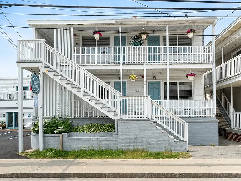 46 E Grand Ave — Photo 12