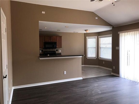 4th image of 306 Cedar Dr