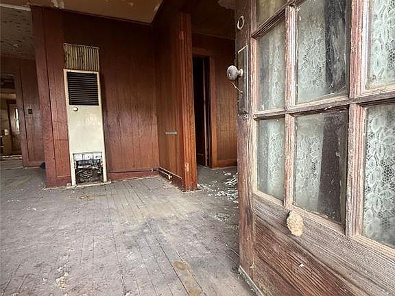 3rd image of 212 S 4th St