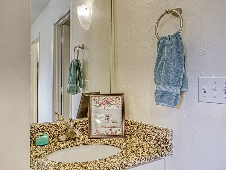 Naples 701 Apartments — Photo 12