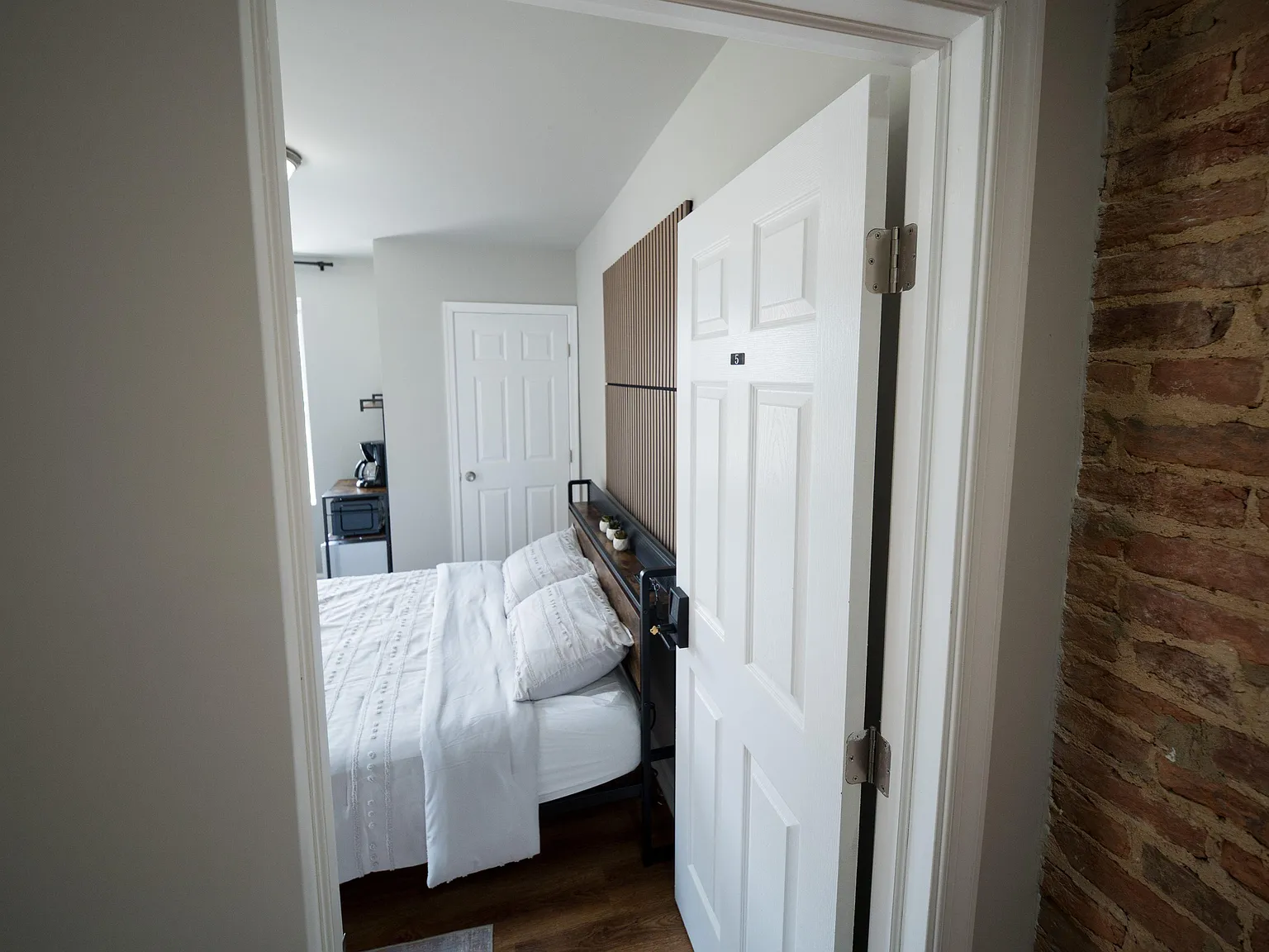 4 bed, 3.0 bath, 1900 sqft, $1,092 — Photo 3