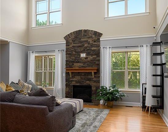 4th image of 8931 Grove Park Dr
