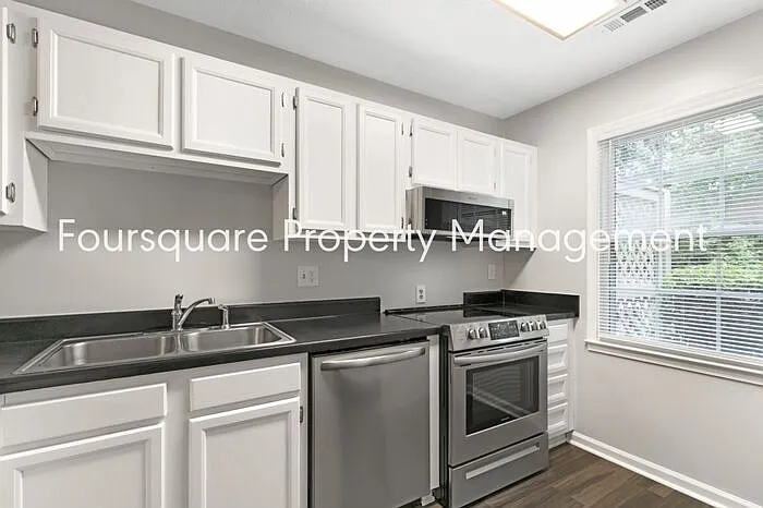 110 Oak Hollow Ct #110 — Photo 21