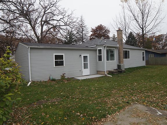 3rd image of 111 Oak Knoll Dr