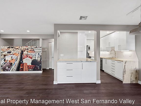 5th image of 11818 Moorpark St Unit C