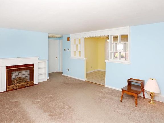 3rd image of 52 Diane Dr