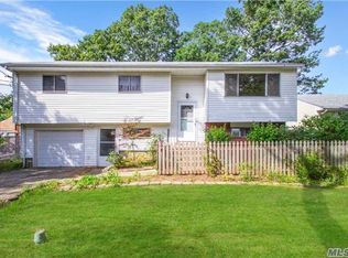 9 Garfield Pl, East Northport, NY 11731