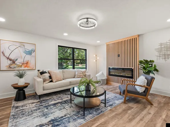 316 N 13th St, Tekamah, NE 68061