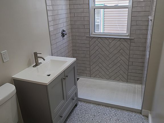 3rd image of 41 Mendelssohn St Floor 1