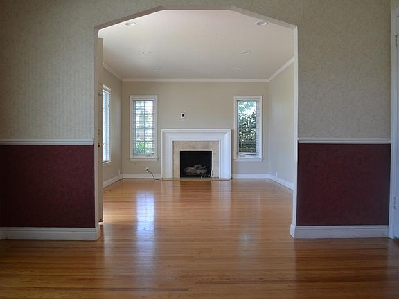4th image of 865 N Redwood Ave