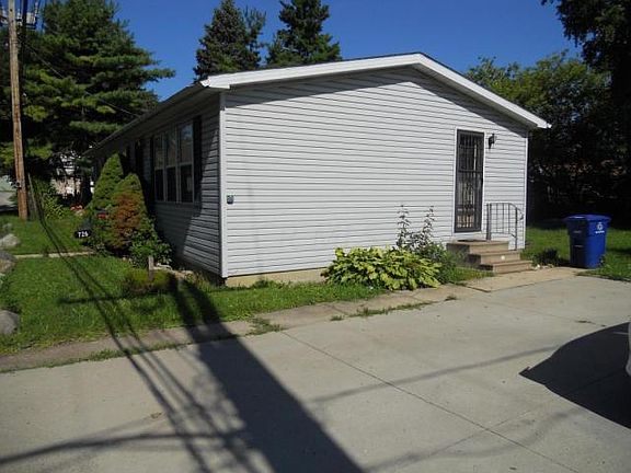 2nd image of 726 Dexter Ave