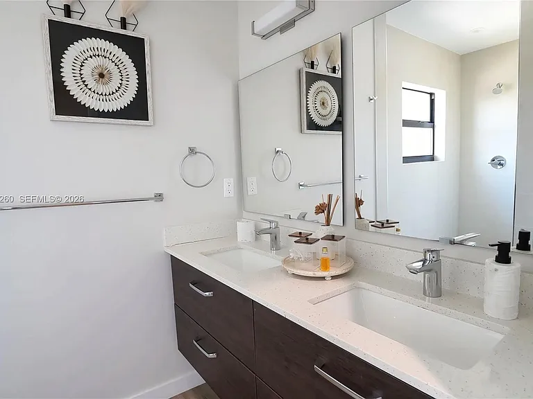 211 SE 4th St #3 — Photo 13