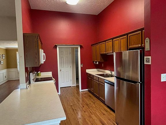 3rd image of 215 Mallard Dr