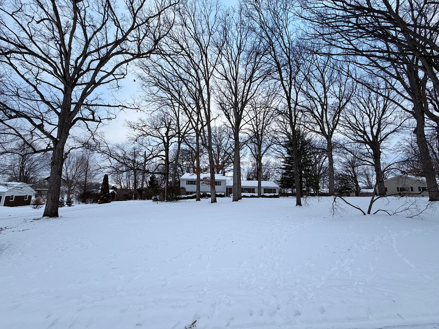 208 Southridge Rd — Photo 1
