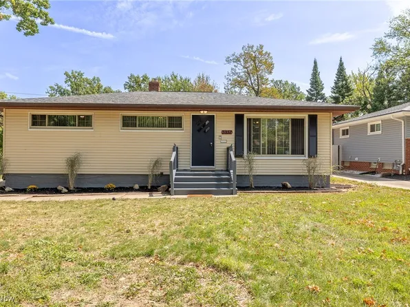 5937 Doxmere Dr, Parma Heights, OH 44130