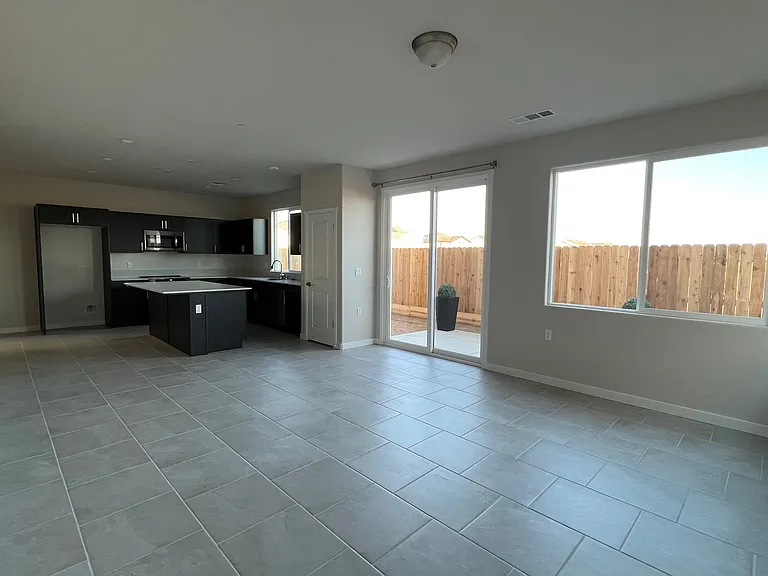 2884 E Escarpa Dr — Photo 3