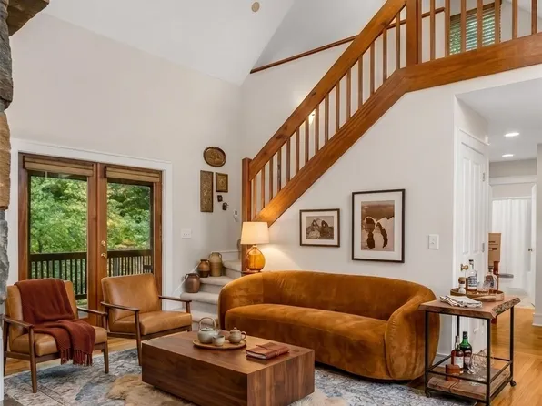 142 Winterview Trl, Hendersonville, NC 28739