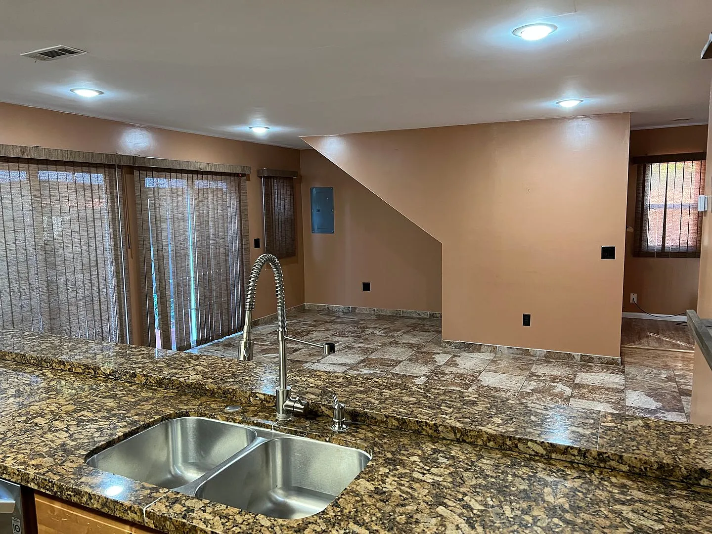 West Side 3 Bedroom 2 Bath Home — Photo 4