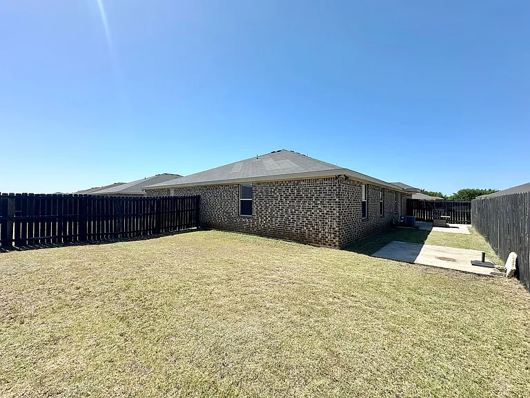 4601 Cambridge Dr — Photo 35