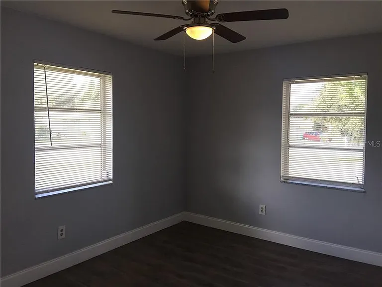 2011 Keyes Ln — Photo 2