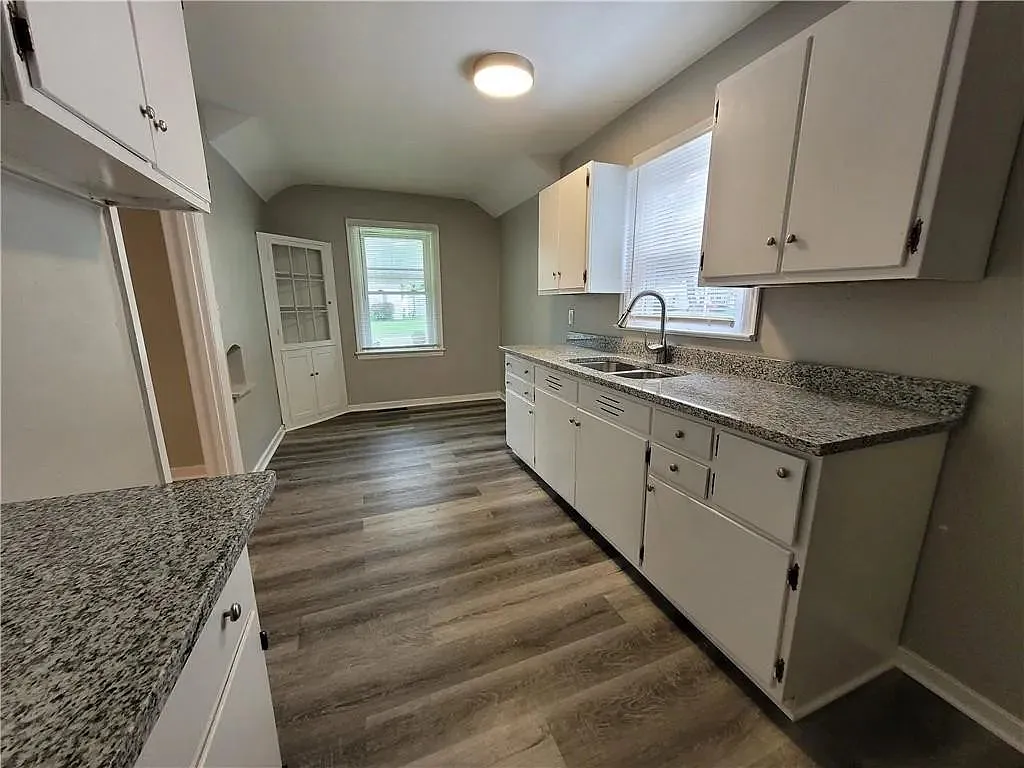 3 bed, 1.0 bath, 1225 sqft, $1,250 — Photo 3