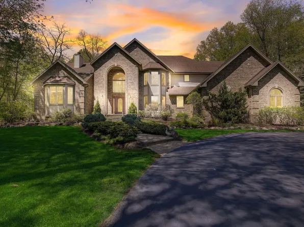 10637 Hickory Ln, Plymouth, MI 48170