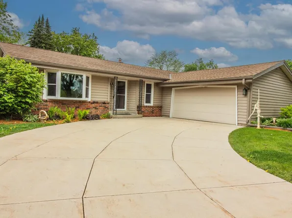 2215 Harris-Highland DRIVE, Waukesha, WI 53188