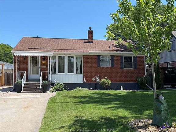 2nd image of 858 Laporte Ave
