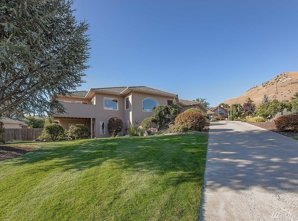 1st image of 1823 Rocklund Dr