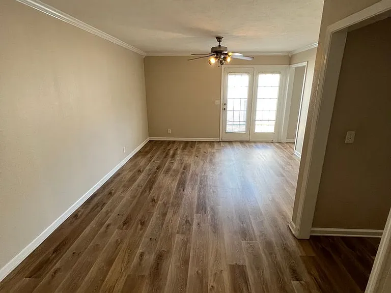 872 Wolves Den Pl — Photo 4