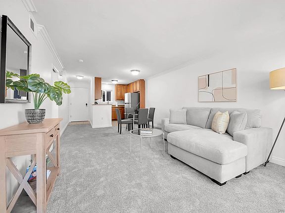 4th image of 1756 Essex St Unit 206