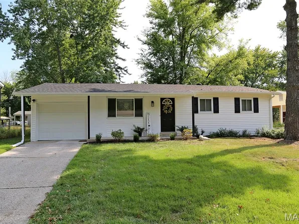 6 Marveline Dr, Saint Charles, MO 63304