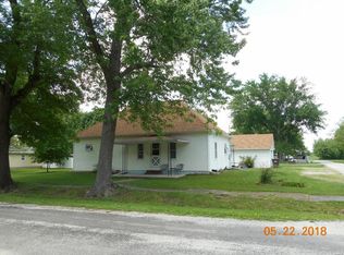 191 E Haller Ave, Nokomis, IL 62075