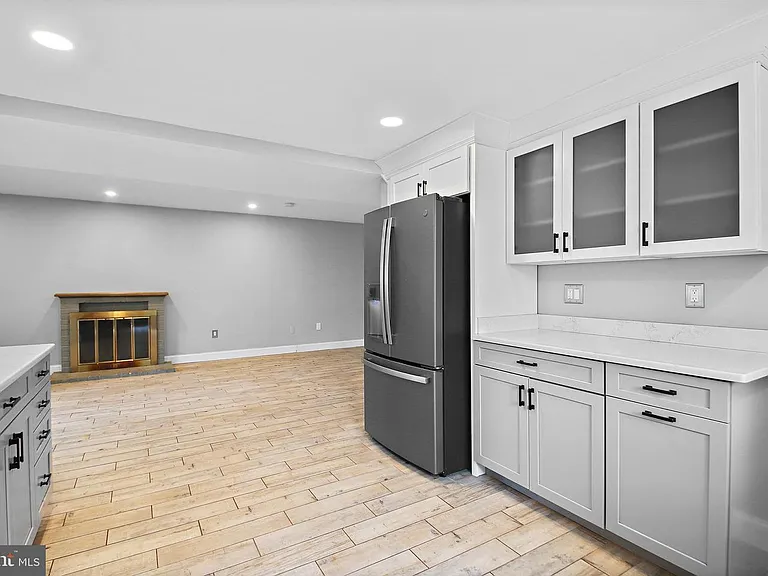 511 Avondale Dr — Photo 32