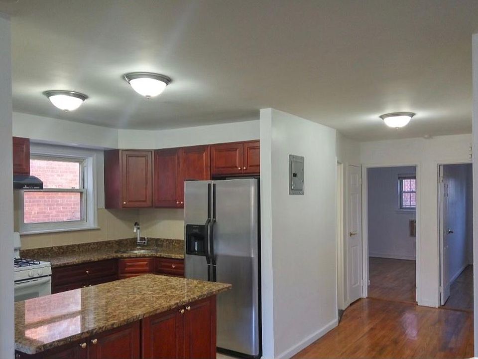 1st image of 15092 Cross Island Pkwy Floor 2