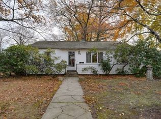 42 Lantern Ln, Burlington, MA 01803