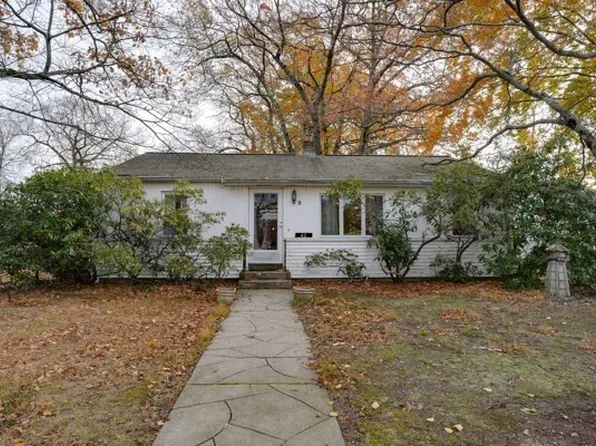 42 Lantern Ln, Burlington, MA 01803