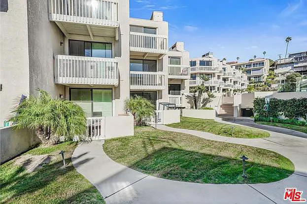 7301 Vista Del Mar Ave #106 — Photo 3