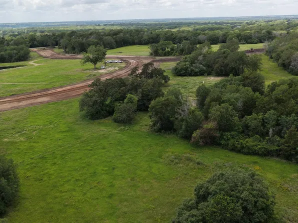 9 Hillwood Trl, Brenham, TX 77833