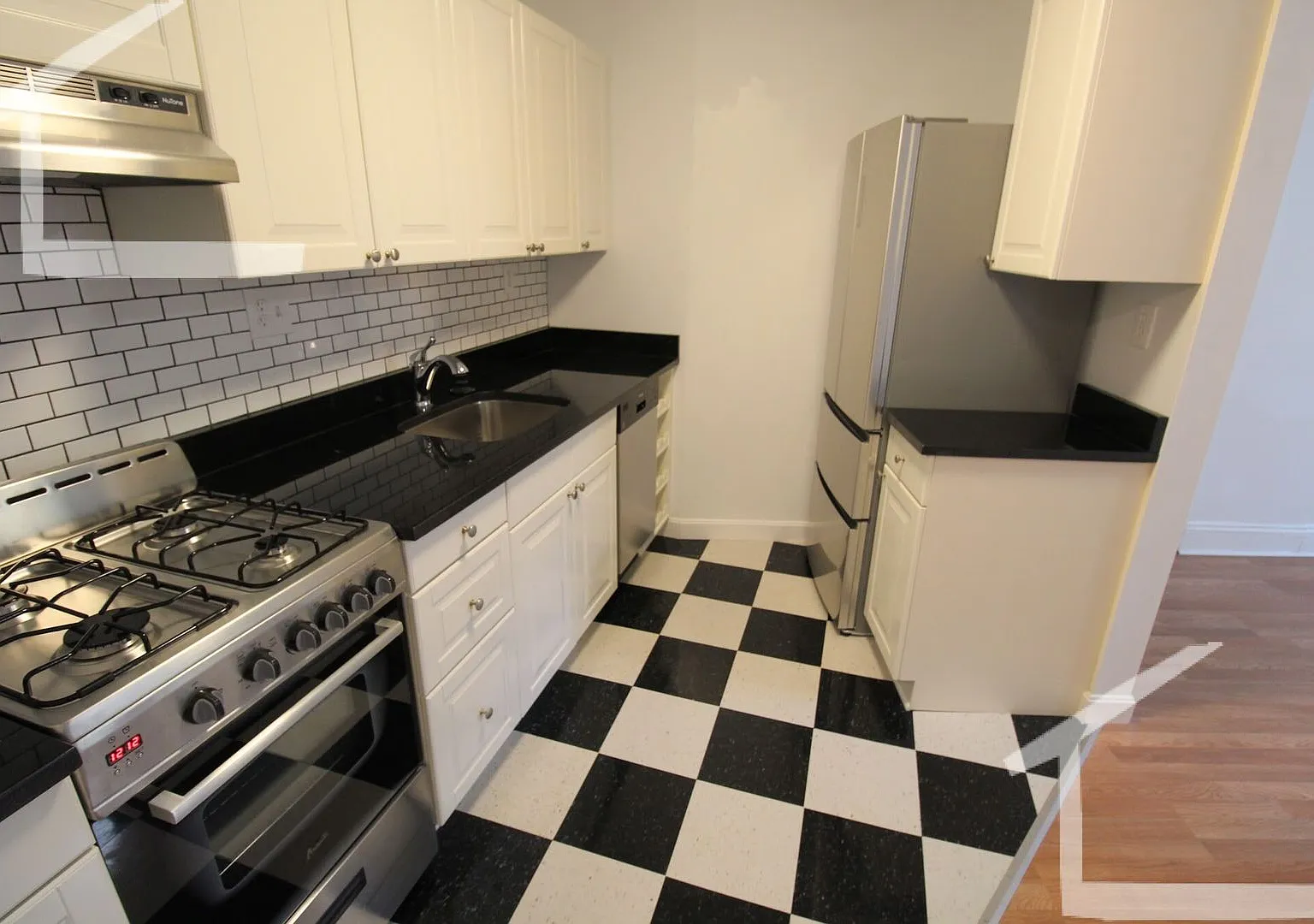 Large renovated 2 bed unit on the border of Brookline! — Photo 1