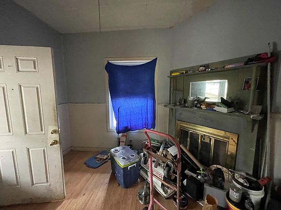 3rd image of 1273 Mary St