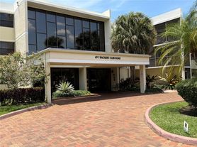 491 Racquet Club Rd, Fort Lauderdale, FL