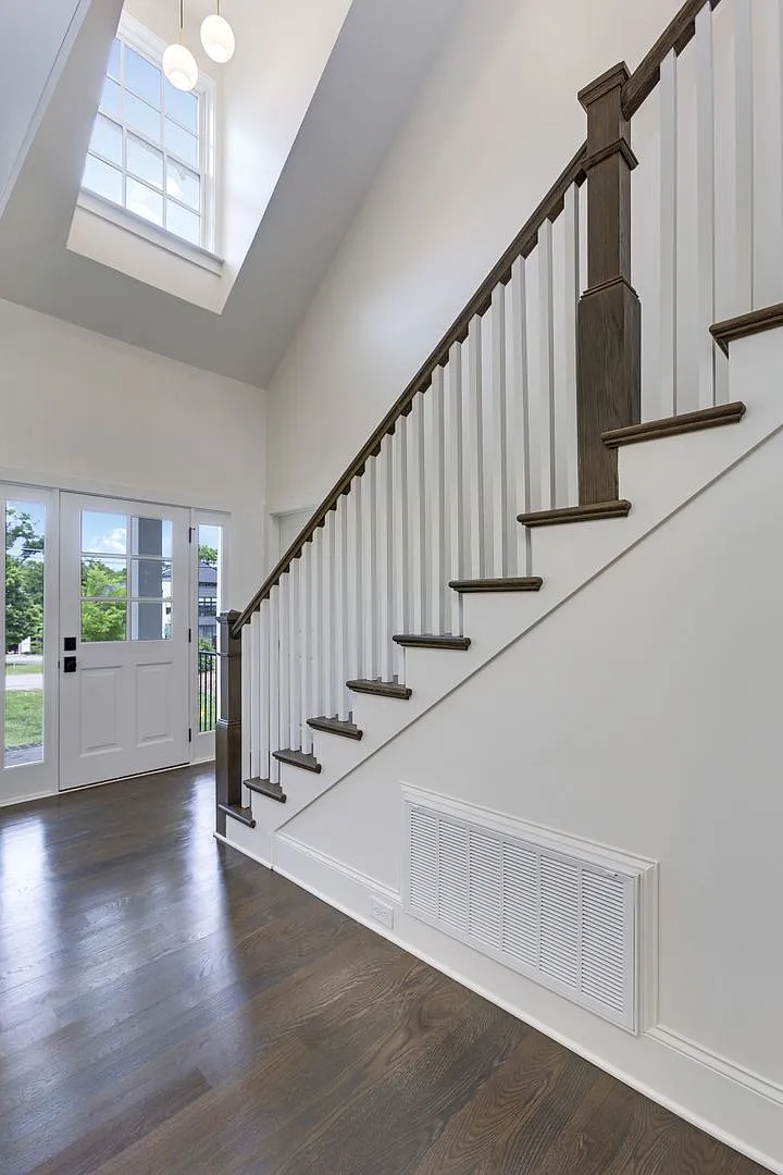 Green Hills Gem with Detached Apartment — Photo 3