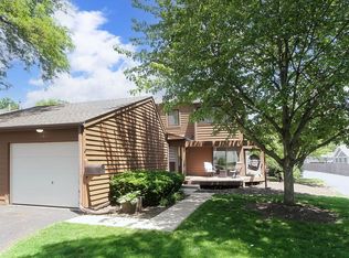 253 S Prospect St, Roselle, IL 60172