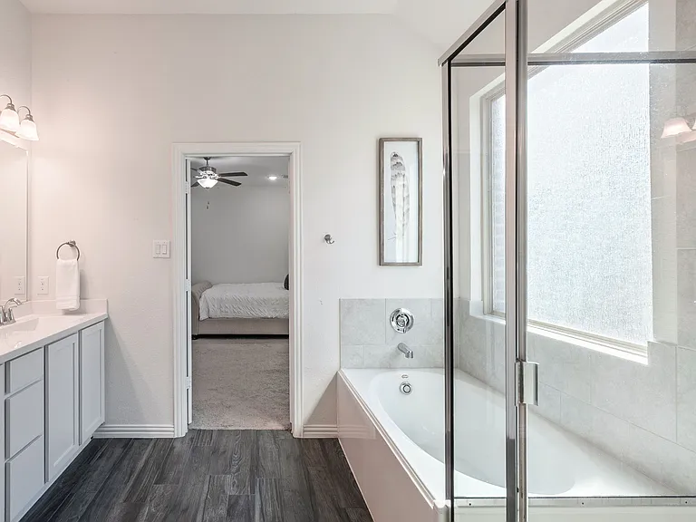 1413 Lake Grove Dr — Photo 17