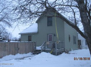 402 Elk St, Warroad, MN 56763