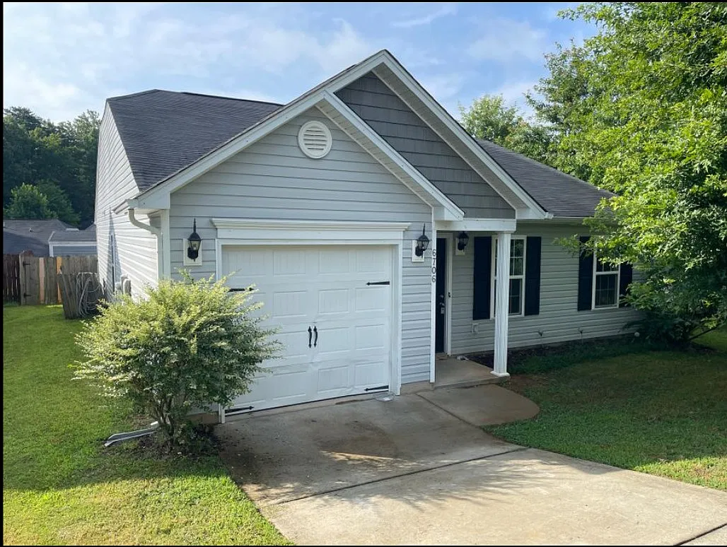 3 bed, 1513 sqft, $1,950 — Photo 1